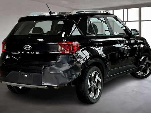 Used 2023 Hyundai Venue SEL w/ Cargo Package image 3