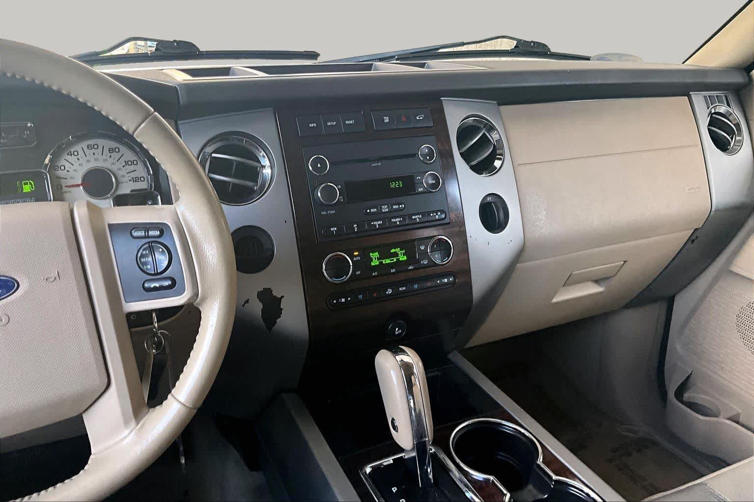 Used 2014 Ford Expedition XLT w/ Equipment Group 202A RWD image 7