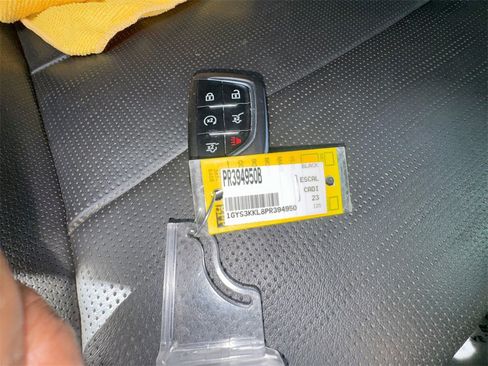 Used 2023 Cadillac Escalade ESV Premium Luxury image 37