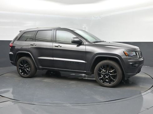 Used 2021 Jeep Grand Cherokee Laredo X AWD/4WD image 1