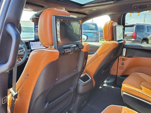 Used 2025 Chrysler Pacifica Pinnacle FWD image 29