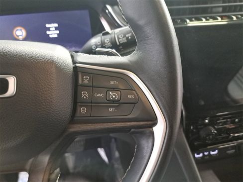 Certified 2022 Jeep Grand Cherokee Limited w/ Luxury Tech Group II image 19