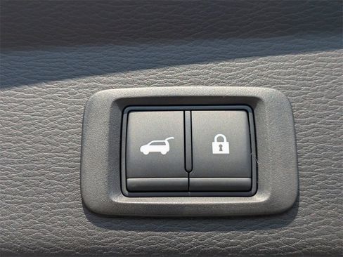 New 2025 Mitsubishi Outlander SE image 13