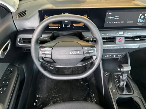 Used 2025 Kia K4 FWD image 15