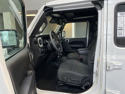 Used 2024 Jeep Wrangler Unlimited AWD/4WD image 16