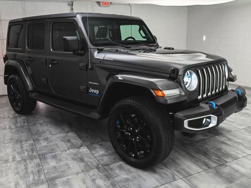 Used 2023 Jeep Wrangler Unlimited Sahara w/ Cold Weather Group AWD/4WD image 3