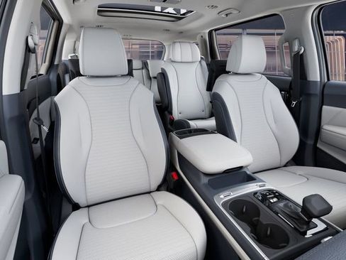 New 2025 Kia Carnival SX Prestige FWD image 15