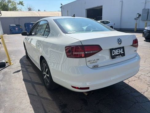 Used 2017 Volkswagen Jetta SE FWD image 7