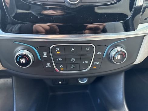 Used 2022 Chevrolet Traverse LS image 26