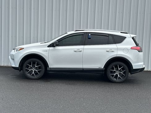 Used 2018 Toyota RAV4 SE w/ Advanced Technology Package AWD/4WD image 3