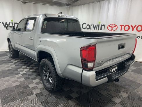 Used 2022 Toyota Tacoma SR5 w/ Technology Package image 5