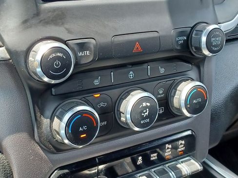 Used 2020 RAM 1500 Big Horn AWD/4WD image 23