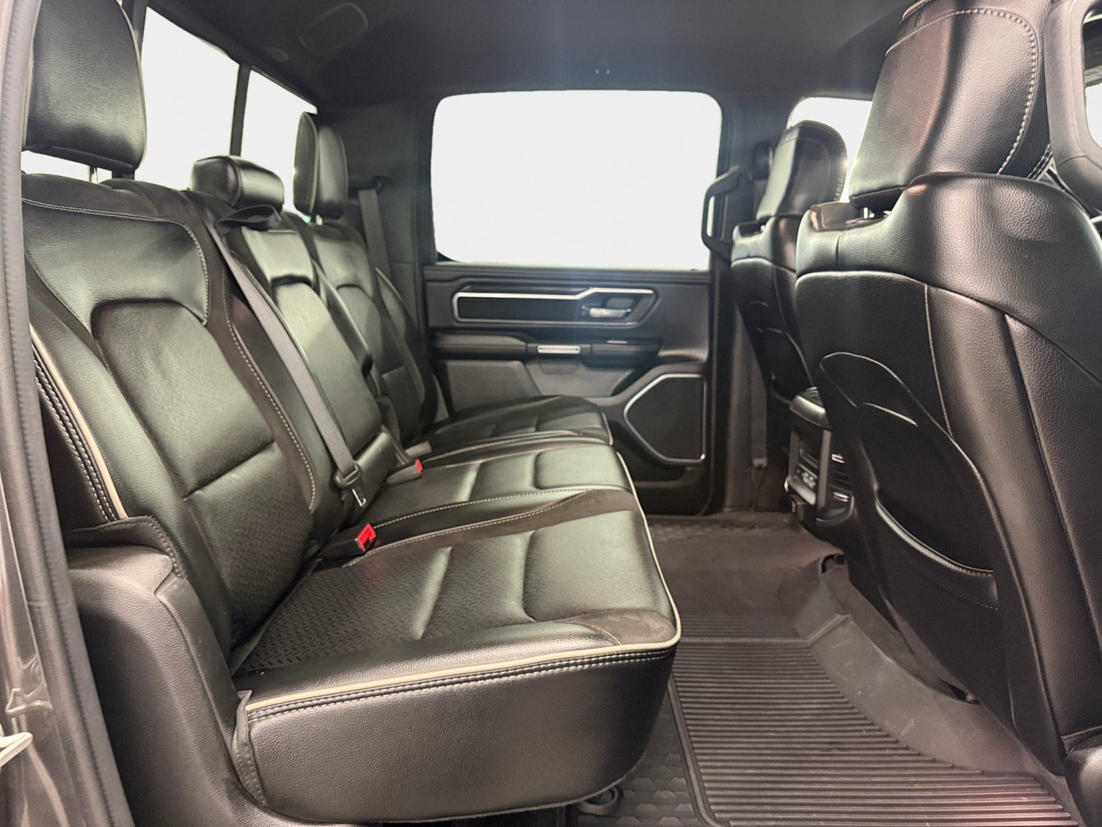 Used 2024 RAM 1500 Laramie AWD/4WD image 11