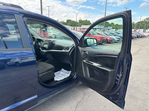 Used 2017 Dodge Journey SE w/ Flexible Seating Group FWD image 9