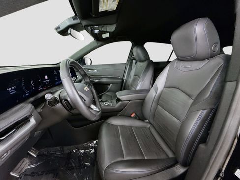 Used 2025 Cadillac XT4 Sport w/ LPO, Onyx Lite Package FWD image 22