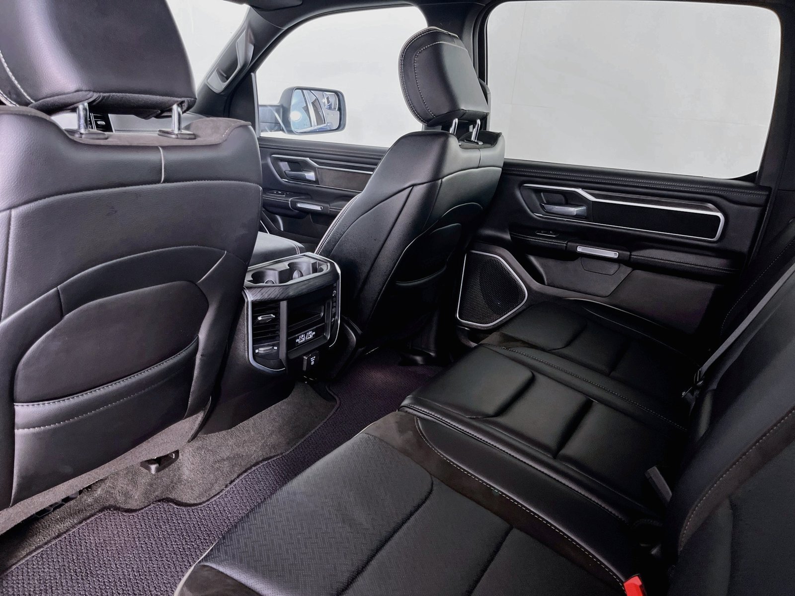 Used 2023 RAM 1500 Laramie AWD/4WD image 33