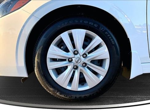 Certified 2025 Nissan Sentra S image 31