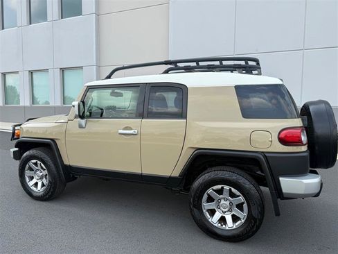 Used 2014 Toyota FJ Cruiser 4WD w/ Convenience Package image 7