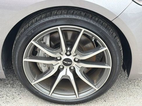 Used 2025 Genesis G70 2.5T RWD image 9