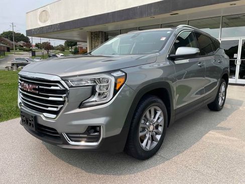 Used 2024 GMC Terrain SLT image 4