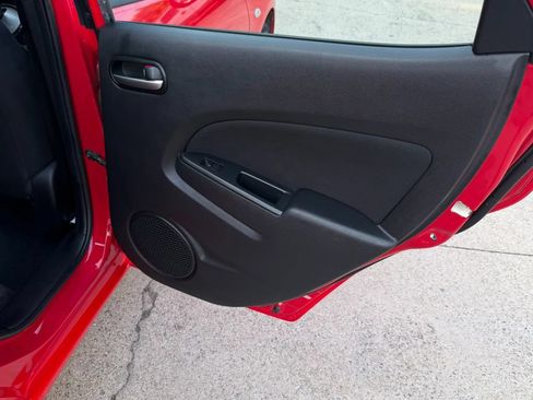 Used 2011 MAZDA MAZDA2 Touring FWD image 32