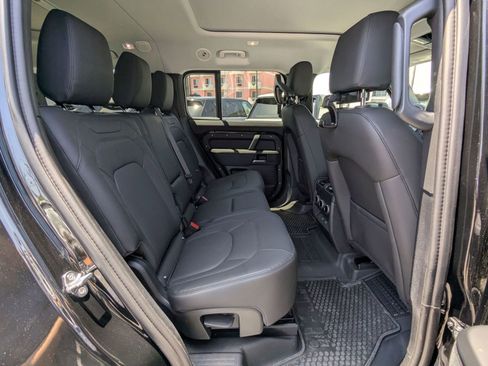 Used 2025 Land Rover Defender 130 S image 23