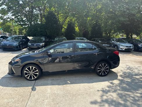 Used 2019 Toyota Corolla SE w/ SE Premium Package FWD image 2