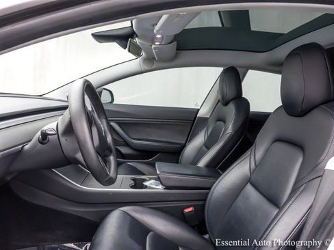 Used 2019 Tesla Model 3 Standard Range Plus image 12