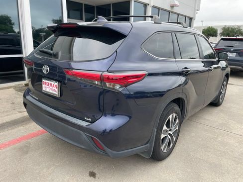 Used 2023 Toyota Highlander XLE FWD image 7
