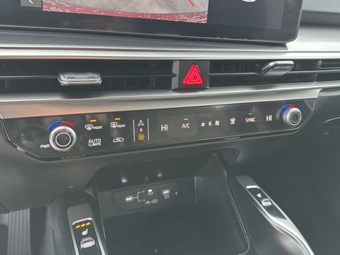 Used 2024 Kia Sorento S image 32