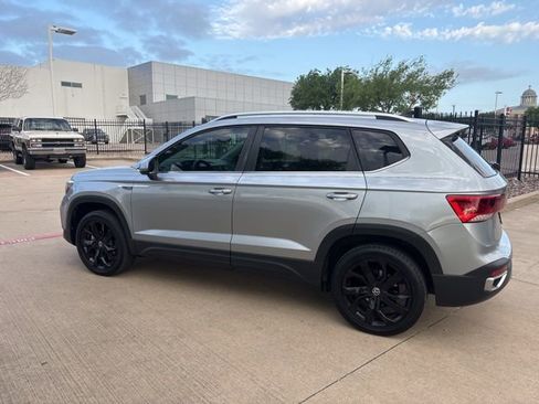 Used 2022 Volkswagen Taos SE image 8