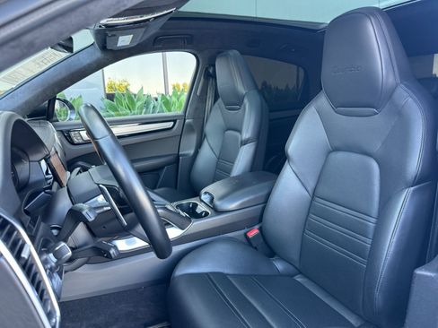 Used 2022 Porsche Cayenne Turbo w/ Assistance Package AWD/4WD image 5