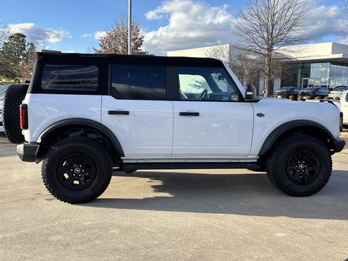 Used 2023 Ford Bronco Wildtrak image 2