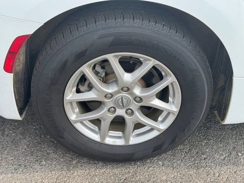 Certified 2024 Chrysler Pacifica Touring-L FWD image 12