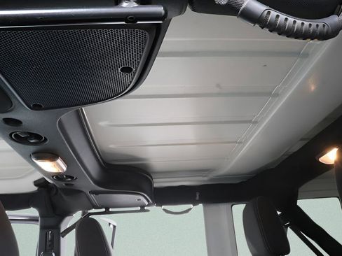 Used 2018 Jeep Wrangler Unlimited Sahara w/ Connectivity Group image 10