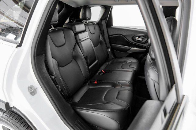 Used 2019 Jeep Cherokee Limited AWD/4WD image 34