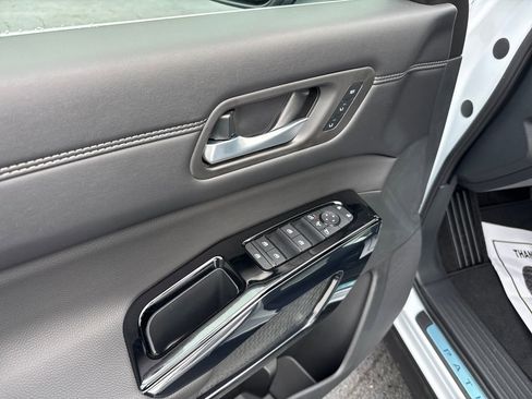 New 2026 Nissan Pathfinder Platinum FWD image 11