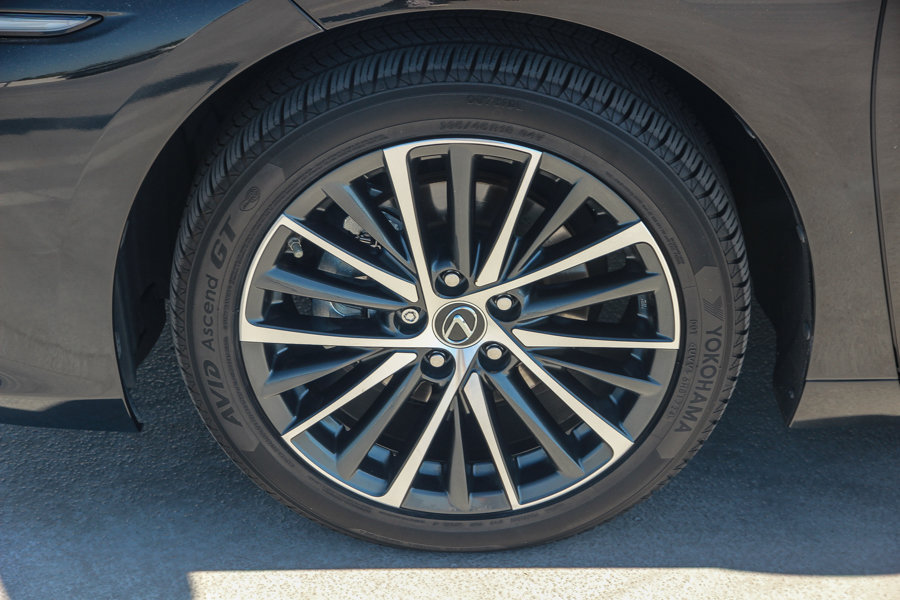 Certified 2024 Lexus ES 300h w/ Premium Package FWD image 11