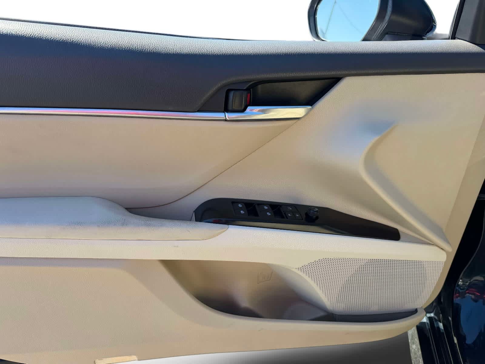 Used 2019 Toyota Camry LE FWD image 16