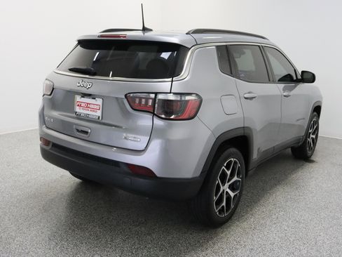 Used 2024 Jeep Compass Latitude image 7