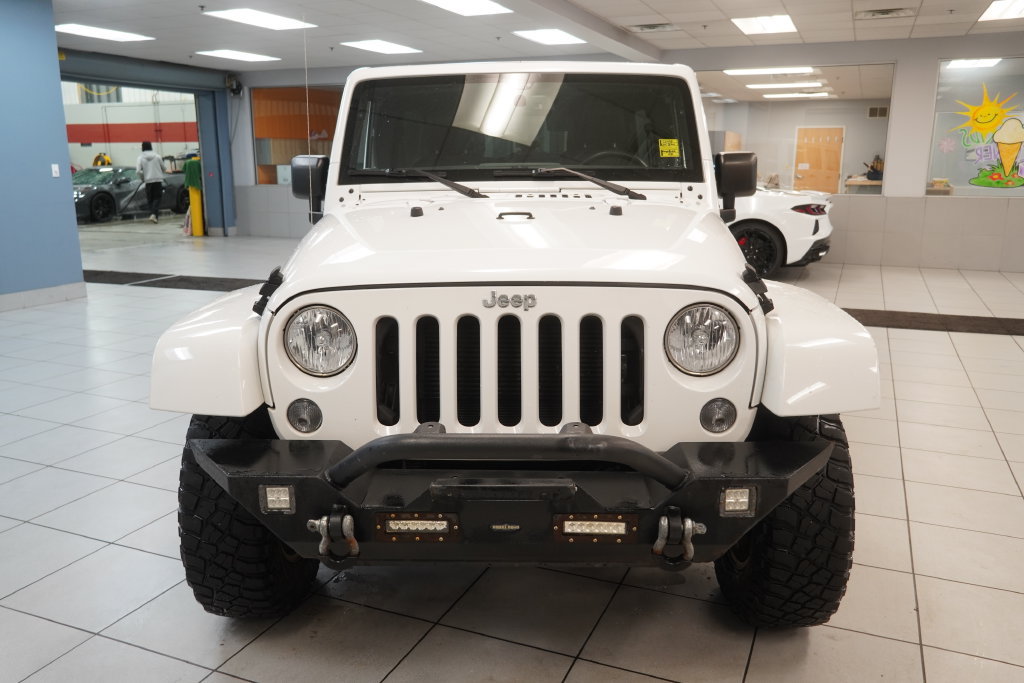 Used 2015 Jeep Wrangler Unlimited Rubicon w/ Connectivity Group AWD/4WD image 13