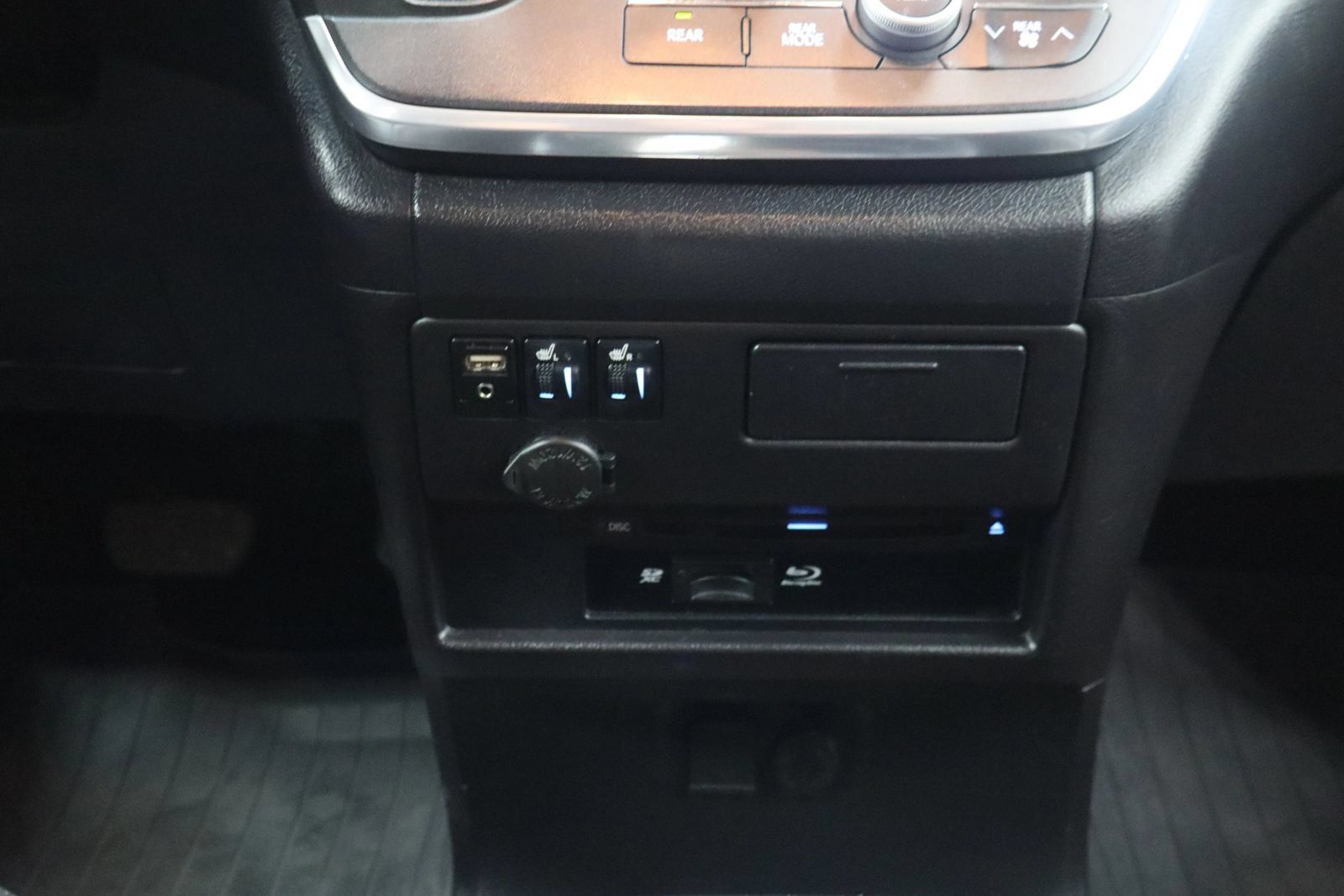 Used 2017 Toyota Sienna SE Premium FWD image 29