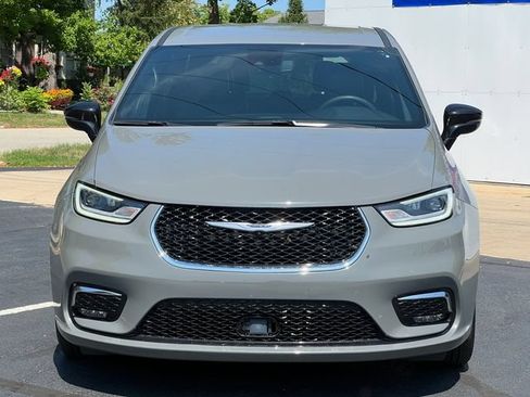 Used 2025 Chrysler Pacifica Select FWD image 45