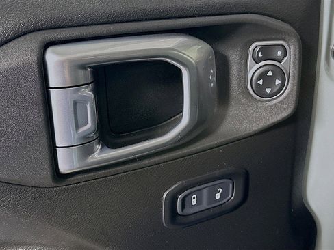 Used 2023 Jeep Wrangler Rubicon w/ Cold Weather Group AWD/4WD image 19