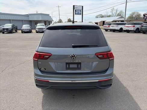 Used 2022 Volkswagen Tiguan SE w/ Panoramic Sunroof Package image 5