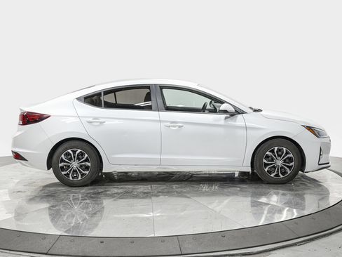 Used 2020 Hyundai Elantra SE FWD image 10