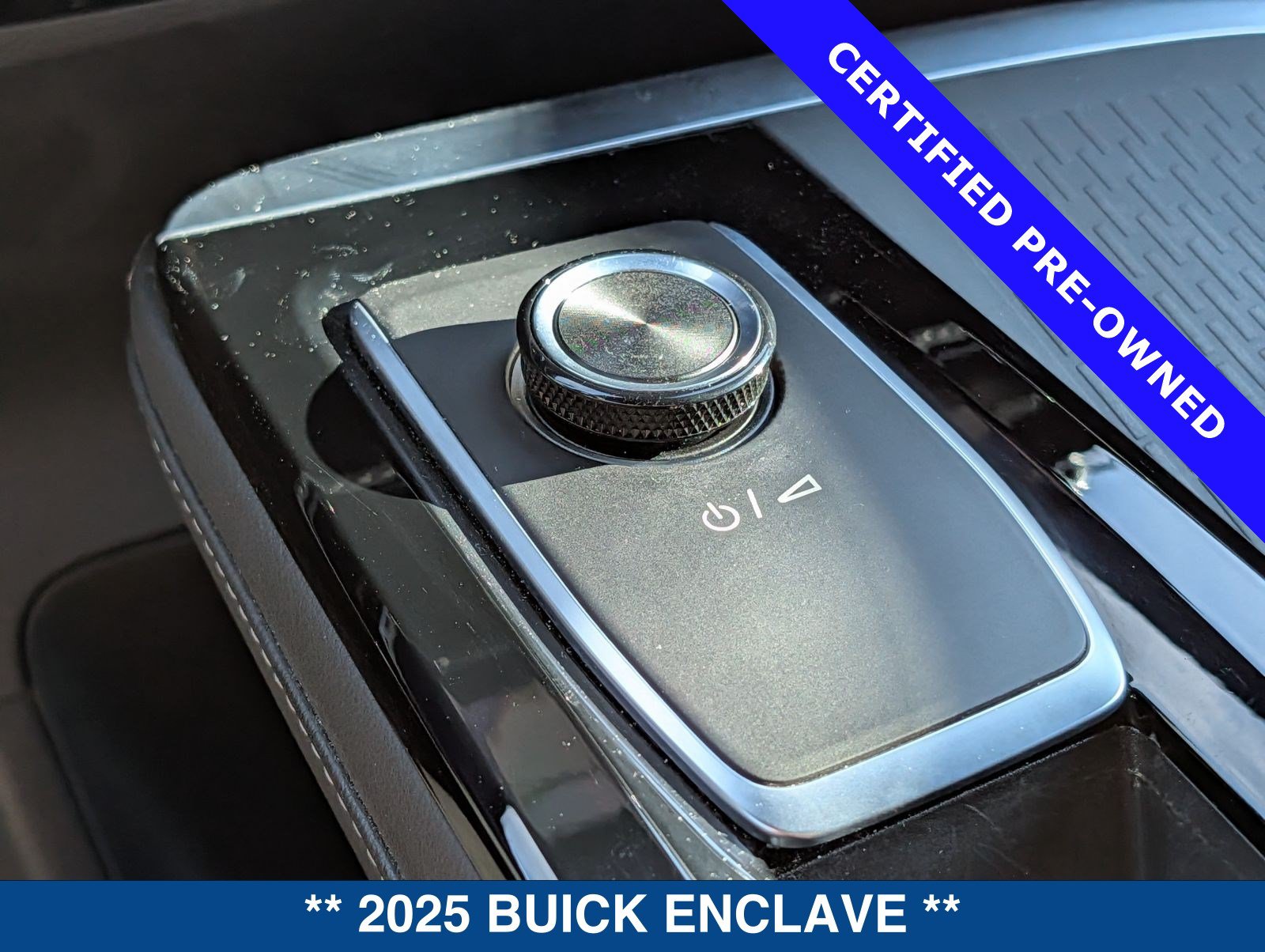 Used 2025 Buick Enclave Preferred FWD image 34