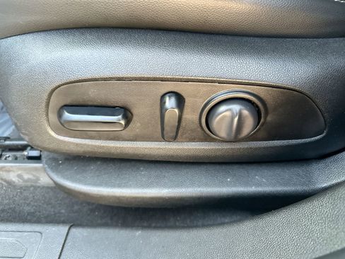 Used 2021 GMC Acadia SLT image 12