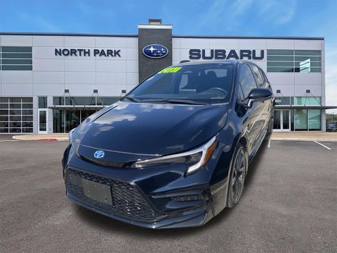 Used 2024 Toyota Corolla SE FWD image 2