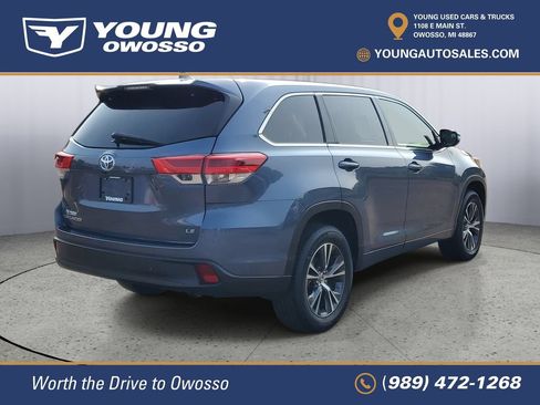 Used 2018 Toyota Highlander Plus FWD image 3